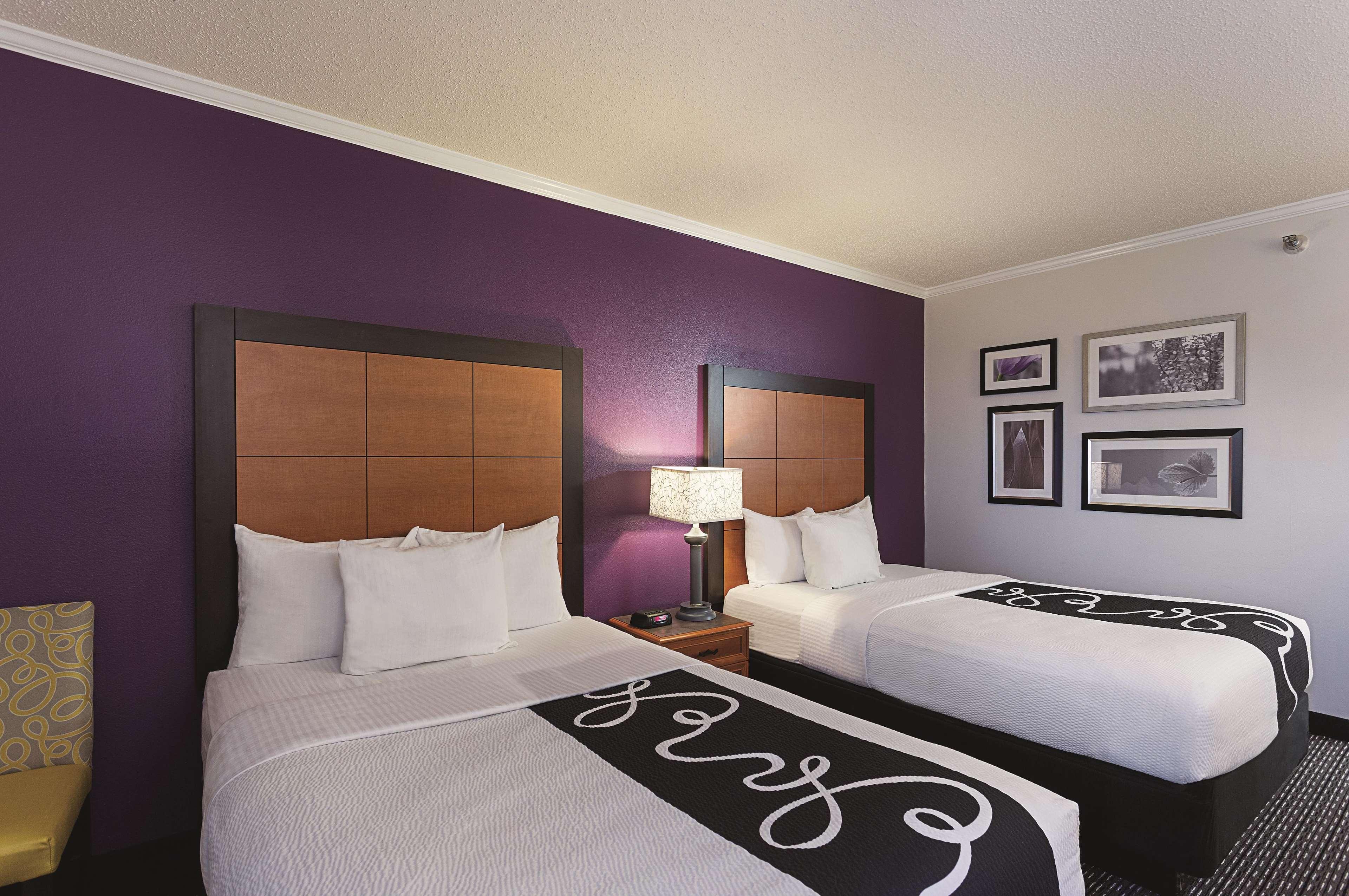 La Quinta By Wyndham Siegen Lane Hotel