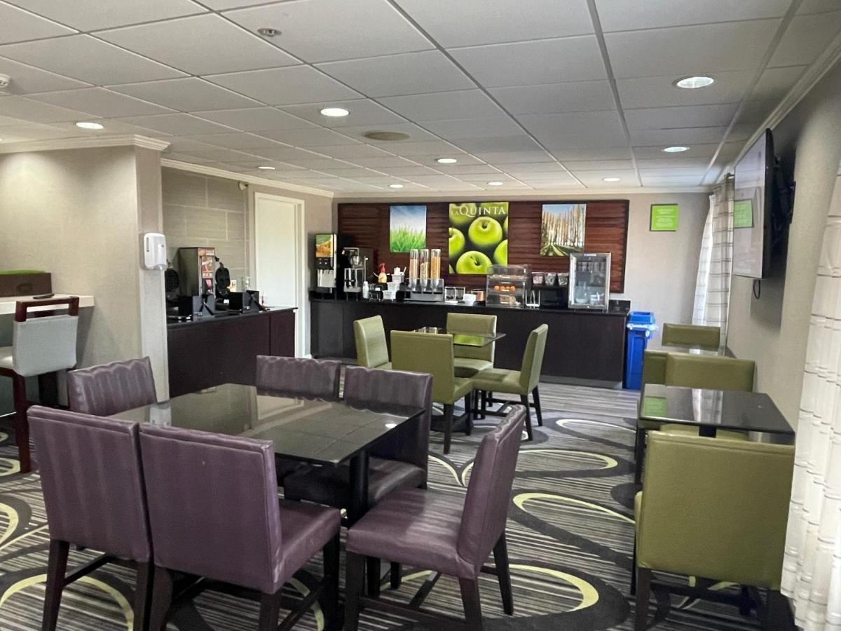 La Quinta By Wyndham Siegen Lane Hotel