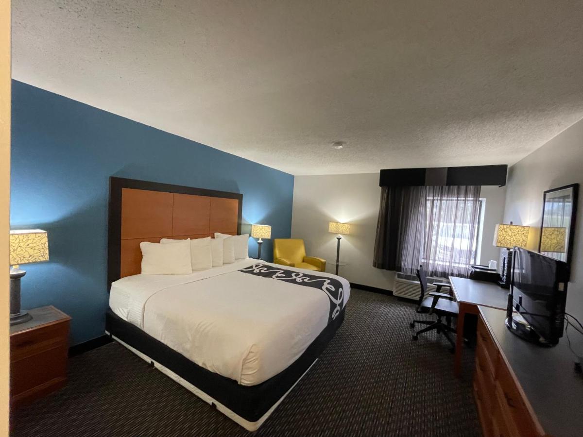 La Quinta By Wyndham Siegen Lane Hotel
