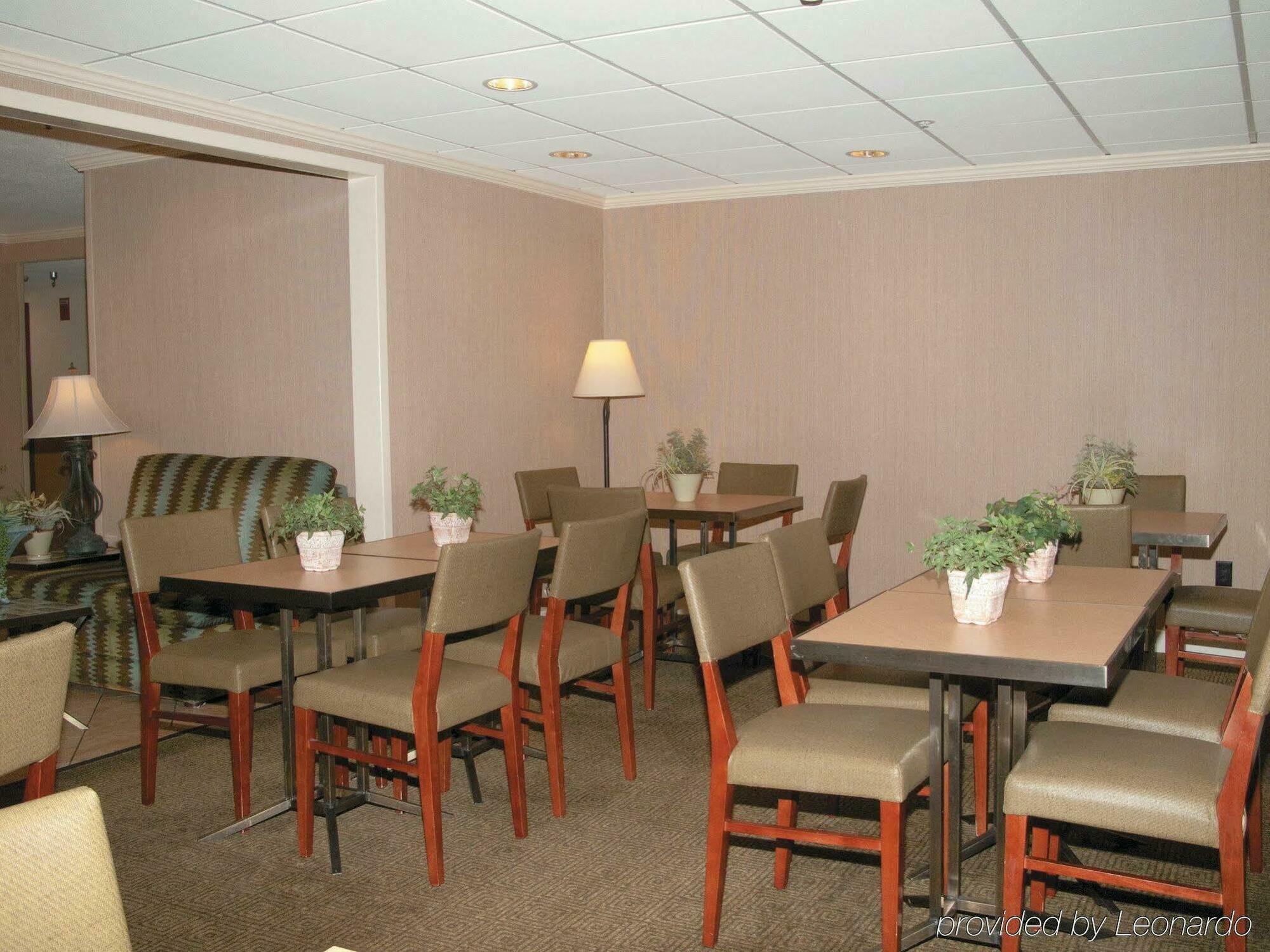 La Quinta By Wyndham Siegen Lane Hotel